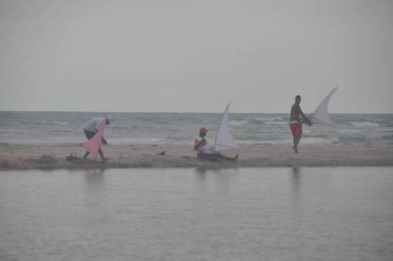 Pequenas jangadas em Canoa Quebrada - CE